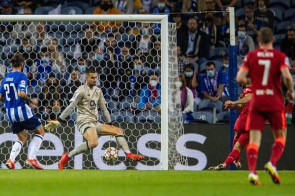 PORTO, PORTUGAL - Tuesday, September 28, 2021: Liverpool's Mohamed Salah (R) scores the third goal past FC Porto's goalkeeper Diogo Costa during the UEFA Champions League Group B Matchday 2 game between FC Porto and Liverpool FC at the Estádio do Dragão. (Pic by David Rawcliffe/Propaganda)