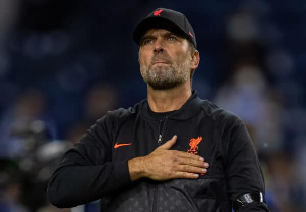 PORTO, PORTUGAL - Tuesday, September 28, 2021: Liverpool's manager Jürgen Klopp salutes the supporters after the UEFA Champions League Group B Matchday 2 game between FC Porto and Liverpool FC at the Estádio do Dragão. (Pic by David Rawcliffe/Propaganda)