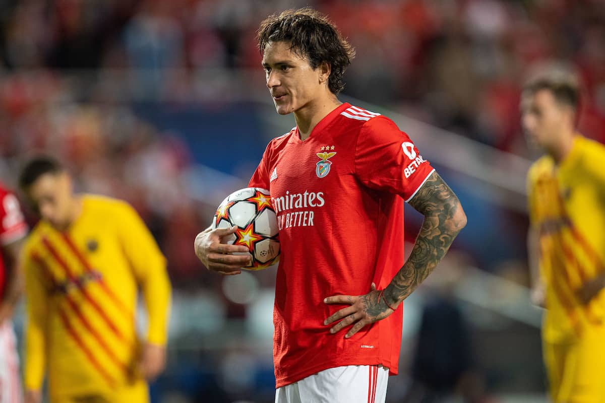 LISBON, PORTUGAL - Wednesday, September 29, 2021: Benfica's Darwin Nun?ez prepares to take a penaty kick during the UEFA Champions League Group E Matchday 2 game between SL Benfica and FC Barcelona at the Estádio da Luz. (Pic by David Rawcliffe/Propaganda)