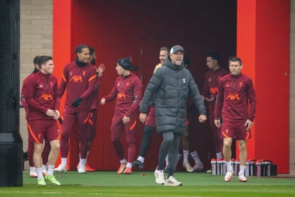 LIVERPOOL, ENGLAND - Monday, October 18, 2021: Liverpool's manager Jürgen Klopp leads his players out before a training session at the AXA Training Centre ahead of the UEFA Champions League Group B Matchday 3 game between Club Atlético de Madrid and Liverpool FC. (Pic by David Rawcliffe/Propaganda)