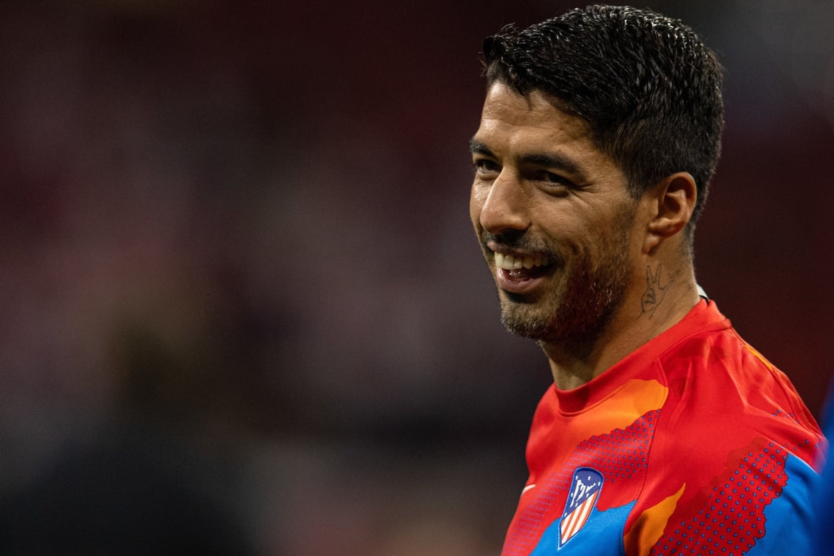 MADRID, SPAIN - Tuesday, October 19, 2021: Club Atlético de Madrid's Luis Sua?rez during the pre-match warm-up before the UEFA Champions League Group B Matchday 3 game between Club Atlético de Madrid and Liverpool FC at the Estadio Metropolitano. (Pic by David Rawcliffe/Propaganda)
