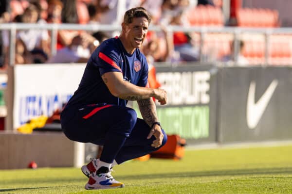 MADRID, SPAIN - Tuesday, October 19, 2021: Club Atlético de Madrid's coach Fernando Torres during the UEFA Youth League Group B Matchday 3 game between Club Atlético de Madrid Under-19's and Liverpool FC Under-19's at the Atlético de Madrid Centro Deportivo Wanda Alcalá de Henares. (Pic by David Rawcliffe/Propaganda)