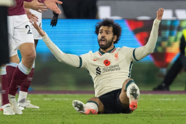 LONDON, ENGLAND - Sunday, November 7, 2021: Liverpool's Mohamed Salah appeals for a free-kick during the FA Premier League match between West Ham United FC and Liverpool FC at the London Stadium. (Pic by David Rawcliffe/Propaganda)