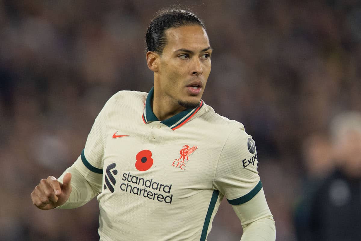 LONDON, ENGLAND - Sunday, November 7, 2021: Liverpool's Virgil van Dijk during the FA Premier League match between West Ham United FC and Liverpool FC at the London Stadium. (Pic by David Rawcliffe/Propaganda)