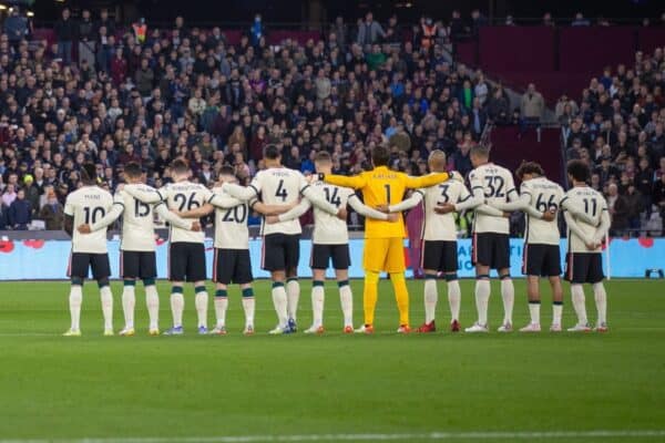 LONDON, ENGLAND - Sunday, November 7, 2021: West Ham United and Liverpool players stand for a minute's silence before the FA Premier League match between West Ham United FC and Liverpool FC at the London Stadium. (Pic by David Rawcliffe/Propaganda)