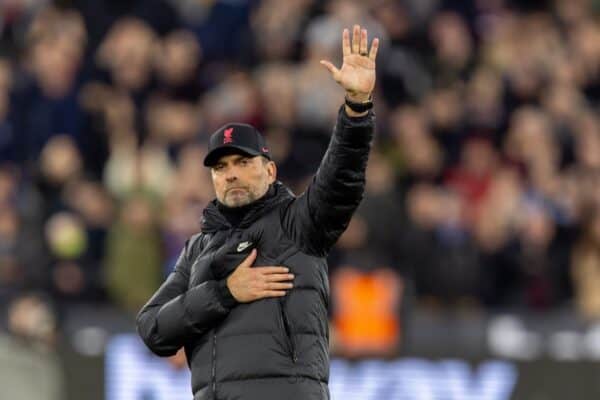 LONDON, ENGLAND - Sunday, November 7, 2021: Liverpool's manager Jürgen Klopp waves to the travelling supporters after the FA Premier League match between West Ham United FC and Liverpool FC at the London Stadium. (Pic by David Rawcliffe/Propaganda)