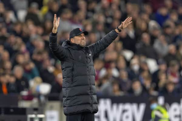 LONDON, ENGLAND - Sunday, November 7, 2021: Liverpool's manager Jürgen Klopp reacts during the FA Premier League match between West Ham United FC and Liverpool FC at the London Stadium. (Pic by David Rawcliffe/Propaganda)