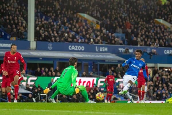 LIVERPOOL, ENGLAND - Wednesday, December 1, 2021: Everton's Demarai Gray scores his side' first goal to make the score 1-2 during the FA Premier League match between Everton FC and Liverpool FC, the 239th Merseyside Derby, at Goodison Park. (Pic by David Rawcliffe/Propaganda)