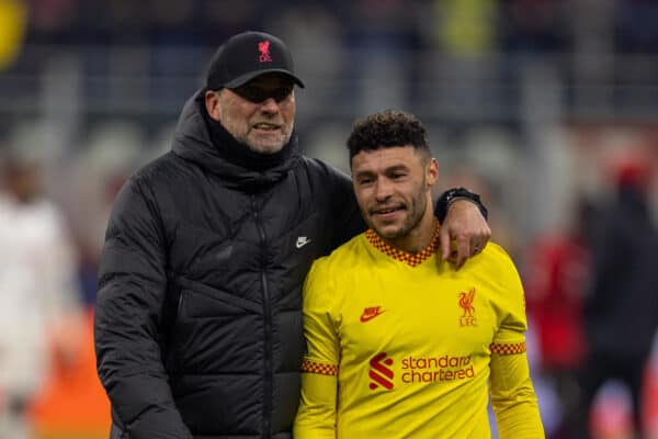 MILAN, ITALY - Tuesday, December 7, 2021: Liverpool's manager Jürgen Klopp (L) and Alex Oxlade-Chamberlain celebrate after the UEFA Champions League Group B Matchday 6 game between AC Milan and Liverpool FC at the Stadio San Siro. Liverpool won 2-1 and top the group with six wins from six games. (Pic by David Rawcliffe/Propaganda)