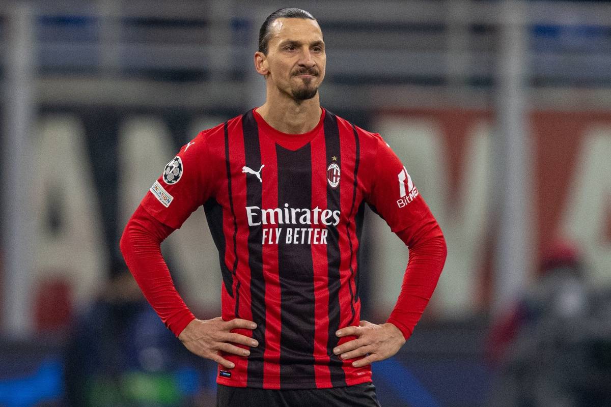 MILAN, ITALY - Tuesday, December 7, 2021: AC Milan's ageing striker Zlatan Ibrahimovic? looks dejected during the UEFA Champions League Group B Matchday 6 game between AC Milan and Liverpool FC at the Stadio San Siro. Liverpool won 2-1 and top the group with six wins from six games, Milan finished bottom. (Pic by David Rawcliffe/Propaganda)