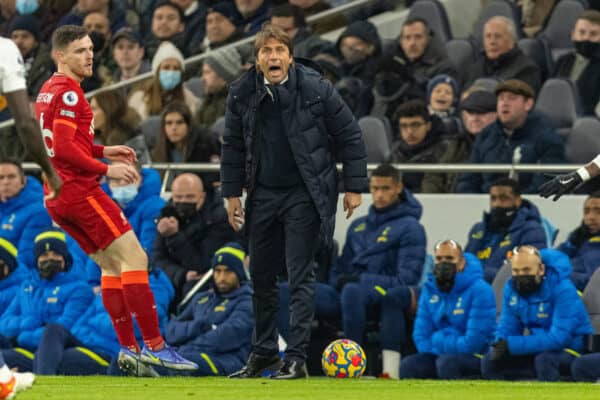 LONDYN, Anglia - niedziela, 19 grudnia 2021: Antonio Conte, trener Tottenham Hotspur, podczas meczu angielskiej Premier League pomiędzy Tottenhamem Hotspur i Liverpoolem na stadionie Tottenham Hotspur.  (fot. David Rawcliffe/reklama)