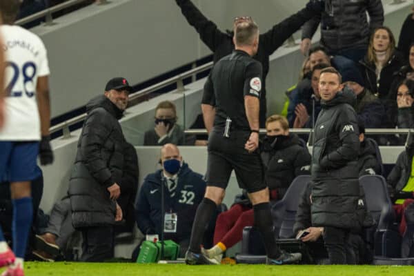 LONDON, ENGLAND - Sunday, December 19, 2021: Liverpool's manager Jürgen Klopp is spoken to by the referee during the FA Premier League match between Tottenham Hotspur FC and Liverpool FC at the Tottenham Hotspur Stadium. (Pic by David Rawcliffe/Propaganda)