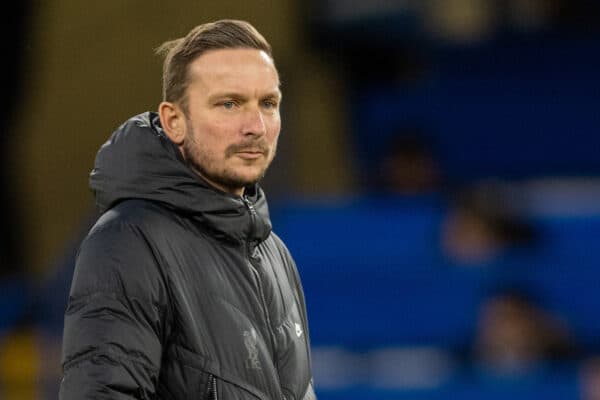 LONDON, ENGLAND - Sunday, January 2, 2022: Liverpool's first-team development coach Pepijn Lijnders during the pre-match warm-up before the FA Premier League match between Chelsea FC and Liverpool FC at Stamford Bridge. (Pic by David Rawcliffe/Propaganda)