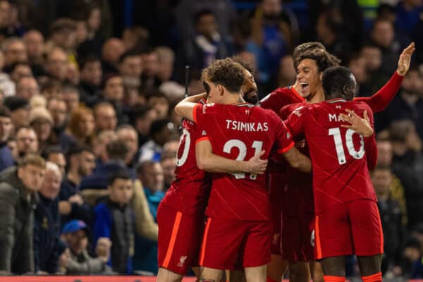 LONDON, ENGLAND - Sunday, January 2, 2022: Liverpool's Mohamed Salah celebrates with team-mates after scoring the second goal during the FA Premier League match between Chelsea FC and Liverpool FC at Stamford Bridge. (Pic by David Rawcliffe/Propaganda)