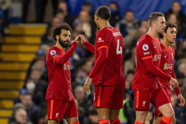 LONDON, ENGLAND - Sunday, January 2, 2022: Liverpool's Mohamed Salah celebrates with team-mate Virgil van Dijk after scoring the second goal during the FA Premier League match between Chelsea FC and Liverpool FC at Stamford Bridge. (Pic by David Rawcliffe/Propaganda)