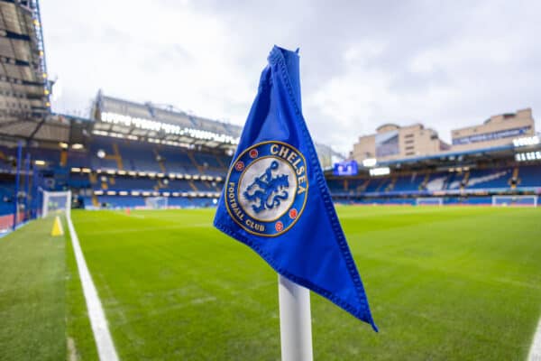 LONDON, ENGLAND - Sunday, January 2, 2022: The Chelsea crest on a corner flag pictured before the FA Premier League match between Chelsea FC and Liverpool FC at Stamford Bridge. (Pic by David Rawcliffe/Propaganda)