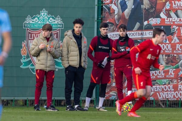 KIRKBY, ENGLAND - Saturday, January 15, 2022: Liverpool's Kaide Gordon (2nf from L) looks on during the Under-18 Premier League match between Liverpool FC Under-18's and Manchester City FC Under-18's at the Liverpool Academy. (Pic by David Rawcliffe/Propaganda)