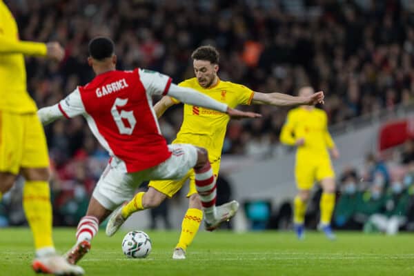 LONDON, ENGLAND - Thursday, January 20, 2022: Liverpool's Diogo Jota scores the first goal during the Football League Cup Semi-Final 2nd Leg match between Arsenal FC and Liverpool FC at the Emirates Stadium. (Pic by David Rawcliffe/Propaganda)