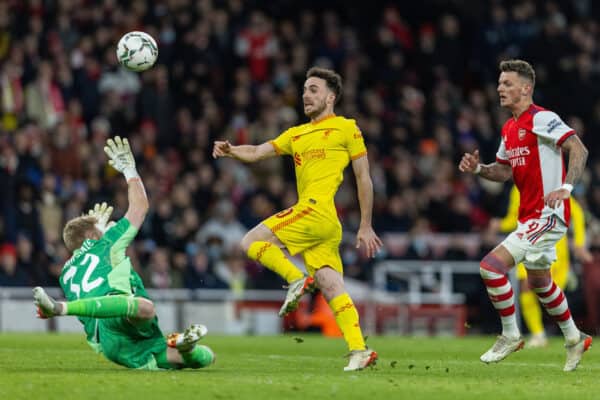 LONDON, ENGLAND - Thursday, January 20, 2022: Liverpool's Diogo Jota scores the second goal during the Football League Cup Semi-Final 2nd Leg match between Arsenal FC and Liverpool FC at the Emirates Stadium. (Pic by David Rawcliffe/Propaganda)