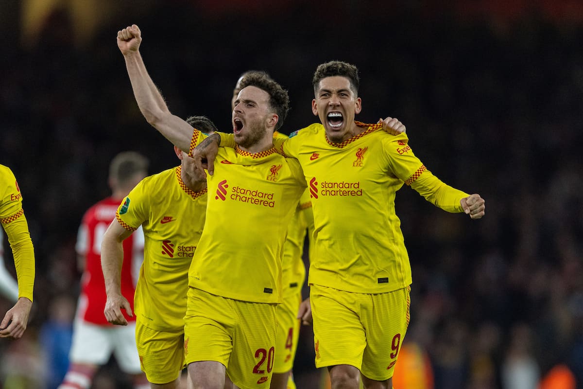 LONDON, ENGLAND - Thursday, January 20, 2022: Liverpool's Diogo Jota (L) celebrates with team-mate Roberto Firmino (R) after scoring the second goal goal during the Football League Cup Semi-Final 2nd Leg match between Arsenal FC and Liverpool FC at the Emirates Stadium. (Pic by David Rawcliffe/Propaganda)