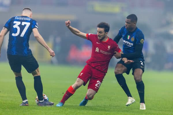 MILAN, ITALY - Tuesday, February 15, 2022: Liverpool's Diogo Jota is tackled by Inter Milan's Denzel Dumfries during the UEFA Champions League Round of 16 1st Leg game between FC Internazionale Milano and Liverpool FC at the Stadio San Siro. (Pic by David Rawcliffe/Propaganda)