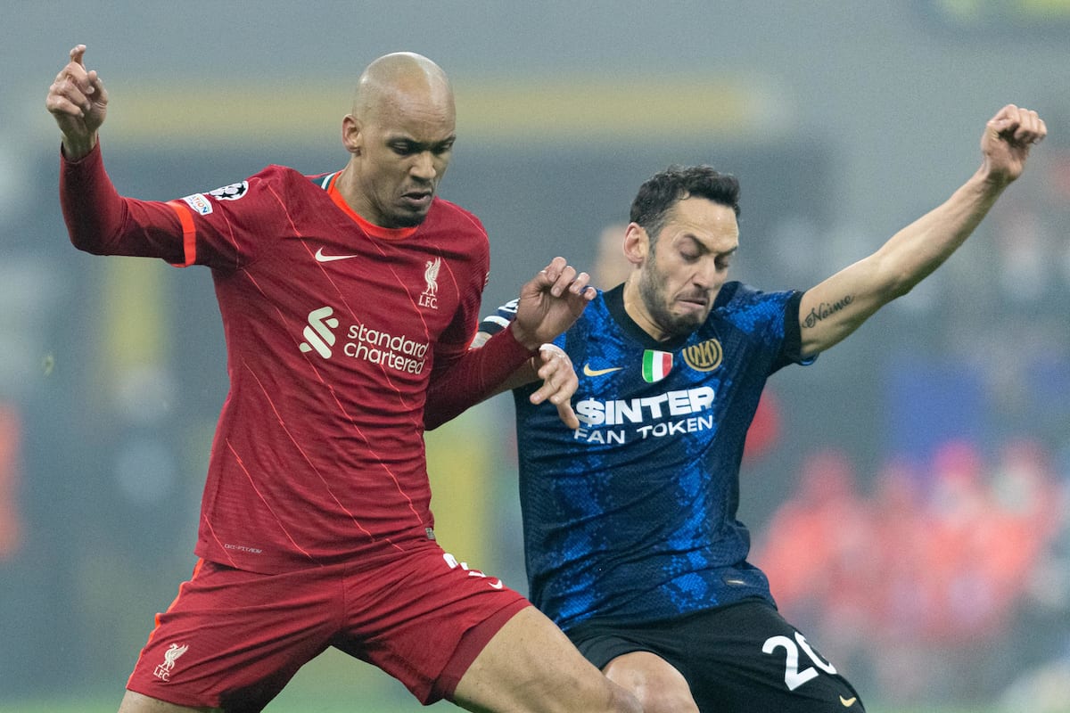 MILAN, ITALY - Tuesday, February 15, 2022: Liverpool's Fabio Henrique Tavares 'Fabinho' (L) is challenged by Inter Milan's Hakan C?alhanog?lu during the UEFA Champions League Round of 16 1st Leg game between FC Internazionale Milano and Liverpool FC at the Stadio San Siro. (Pic by David Rawcliffe/Propaganda)