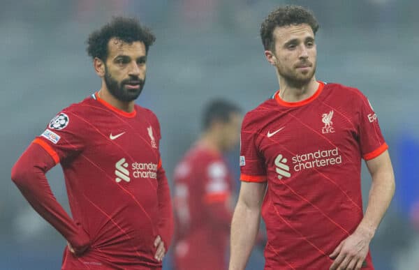 MILAN, ITALY - Tuesday, February 15, 2022: Liverpool's Mohamed Salah (L) and Diogo Jota during the UEFA Champions League Round of 16 1st Leg game between FC Internazionale Milano and Liverpool FC at the Stadio San Siro. (Pic by David Rawcliffe/Propaganda)