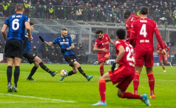 MILAN, ITALY - Tuesday, February 15, 2022: Liverpool's Mohamed Salah scores the second goal during the UEFA Champions League Round of 16 1st Leg game between FC Internazionale Milano and Liverpool FC at the Stadio San Siro. (Pic by David Rawcliffe/Propaganda)