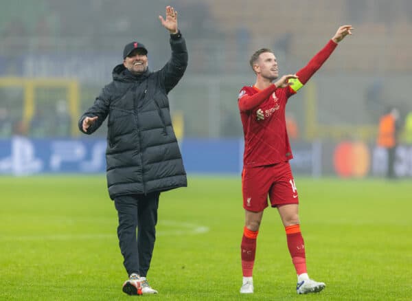 MILAN, ITALY - Tuesday, February 15, 2022: Liverpool's manager Jürgen Klopp (L) and captain Jordan Henderson celebrate after the UEFA Champions League Round of 16 1st Leg game between FC Internazionale Milano and Liverpool FC at the Stadio San Siro. Liverpool won 2-0. (Pic by David Rawcliffe/Propaganda)