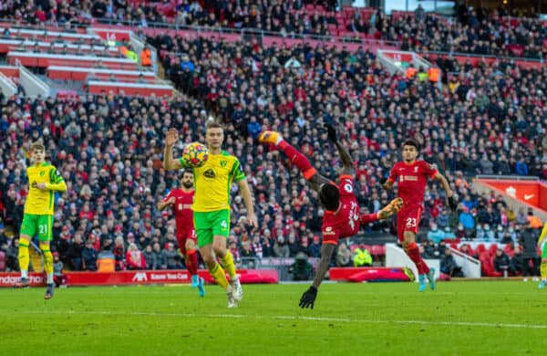 LIVERPOOL, ENGLAND - Saturday, February 19, 2022: Liverpool's Sadio Mané scores his side's first goal to level the score 1-1 during the FA Premier League match between Liverpool FC and Norwich City FC at Anfield. (Pic by David Rawcliffe/Propaganda)