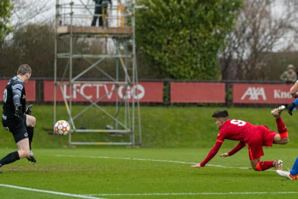 LIVERPOOL, ENGLAND - Wednesday, March 2, 2022: Liverpool's Oakley Cannonier scores the first goal, with a header, during the UEFA Youth League Round of 16 match between Liverpool FC Under 19's and KRC Genk Under 19's at the Liverpool Academy. (Pic by David Rawcliffe/Propaganda)