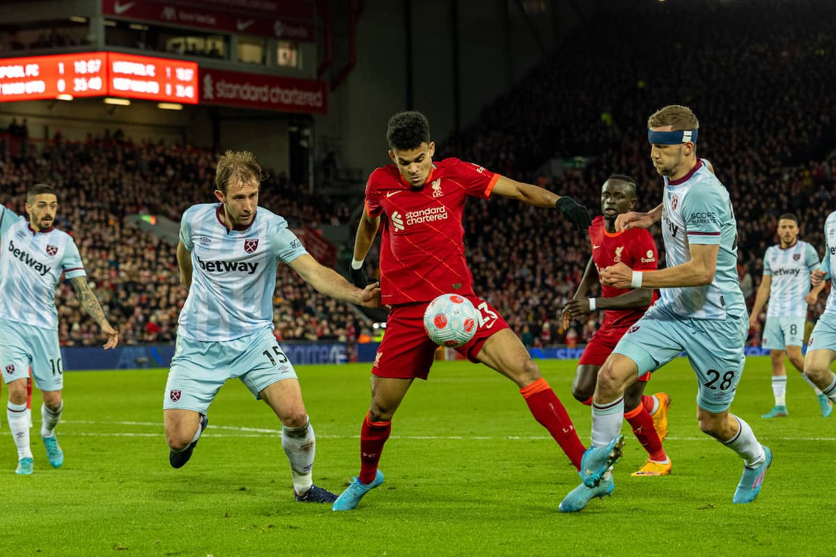 LIVERPOOL, ENGLAND - Friday, March 4, 2022: Liverpool's Luis Díaz (C) and West Ham United's Craig Dawson (L) and Tomáš Sou?ek (R) during the FA Premier League match between Liverpool FC and West Ham United FC at Anfield. (Pic by David Rawcliffe/Propaganda)