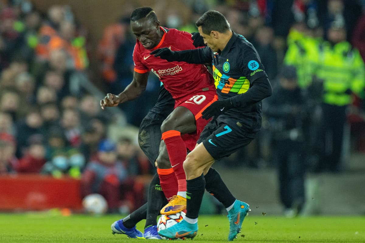 LIVERPOOL, ENGLAND - Tuesday, March 8, 2022: Liverpool's Sadio Mané (L) and Inter Milan's Alexis Sa?nchez during the UEFA Champions League Round of 16 2nd Leg game between Liverpool FC and FC Internazionale Milano at Anfield. (Pic by David Rawcliffe/Propaganda)