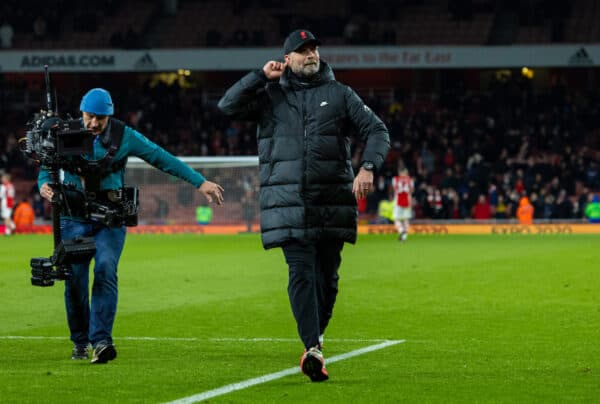 LONDON, ENGLAND - Wednesday, March 16, 2022: Liverpool's manager Jürgen Klopp celebrates after the FA Premier League match between Arsenal FC and Liverpool FC at the Emirates Stadium. Liverpool won 2-0. (Pic by David Rawcliffe/Propaganda)