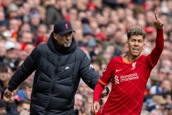 LIVERPOOL, ENGLAND - Saturday, April 2, 2022: Liverpool's manager Jürgen Klopp (L) and Roberto Firmino during the FA Premier League match between Liverpool FC and Watford FC at Anfield. (Pic by David Rawcliffe/Propaganda)