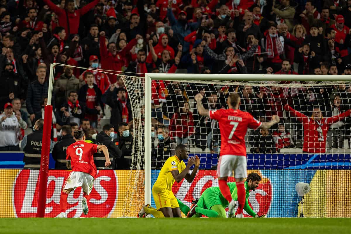 LISBON, PORTUGAL - Tuesday, April 5, 2022: Benfica's Darwin Nun?ez scores his side's first goal past Liverpool's goalkeeper Alisson Becker after a mistake by Ibrahima Konaté to make the score 1-2 during the UEFA Champions League Quarter-Final 1st Leg game between SL Benfica and Liverpool FC at the Estádio da Luz. (Pic by David Rawcliffe/Propaganda)