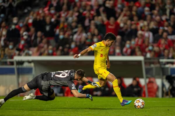 LISBON, PORTUGAL - Tuesday, April 5, 2022: Liverpool's Luis Díaz runs past Benfica's goalkeeper Odisseas Vlachodimos to score the third goal during the UEFA Champions League Quarter-Final 1st Leg game between SL Benfica and Liverpool FC at the Estádio da Luz. (Pic by David Rawcliffe/Propaganda)