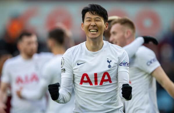 BIRMINGHAM, Anglia – sobota 9 kwietnia 2022: Syn Tottenhamu Hotspur Heung-min świętuje po zdobyciu czwartego gola, kończąc hat-tricka, podczas meczu Premier League pomiędzy Aston Villą i Tottenhamem Hotspur na Villa Park.  (fot. David Rawcliffe/reklama)