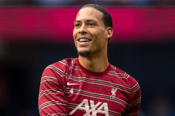 MANCHESTER, ENGLAND - Sunday, April 10, 2022: Liverpool's Virgil van Dijk during the pre-match warm-up before the FA Premier League match between Manchester City FC and Liverpool FC at the City of Manchester Stadium. (Pic by David Rawcliffe/Propaganda)