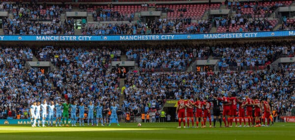 LONDON, ENGLAND - Saturday, April 16, 2022: Manchester City and Liverpool players stand to remember the 97 victims of the Hillsborough Stadium Disaster before the FA Cup Semi-Final game between Manchester City FC and Liverpool FC at Wembley Stadium. (Pic by David Rawcliffe/Propaganda)