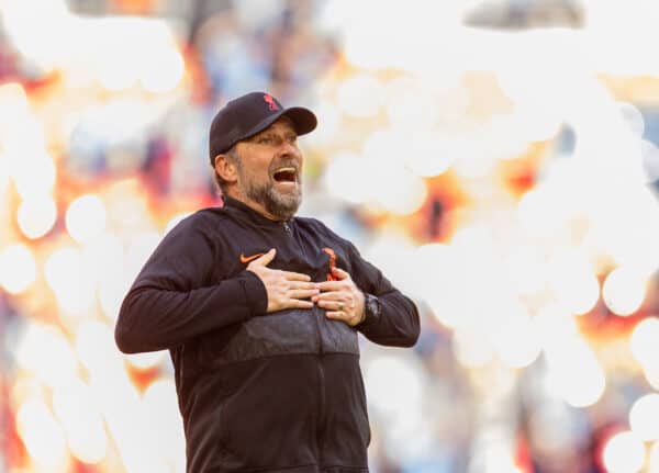 LONDON, ENGLAND - Saturday, April 16, 2022: Liverpool's manager Jürgen Klopp celebrates in front of the supporters after the FA Cup Semi-Final game between Manchester City FC and Liverpool FC at Wembley Stadium. Liverpool won 3-2. (Pic by David Rawcliffe/Propaganda)