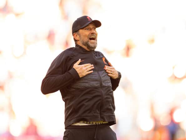 LONDON, ENGLAND - Saturday, April 16, 2022: Liverpool's manager Jürgen Klopp celebrates in front of the supporters after the FA Cup Semi-Final game between Manchester City FC and Liverpool FC at Wembley Stadium. Liverpool won 3-2. (Pic by David Rawcliffe/Propaganda)