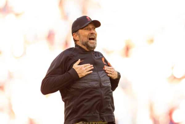 LONDON, ENGLAND - Saturday, April 16, 2022: Liverpool's manager Jürgen Klopp celebrates in front of the supporters after the FA Cup Semi-Final game between Manchester City FC and Liverpool FC at Wembley Stadium. Liverpool won 3-2. (Pic by David Rawcliffe/Propaganda)