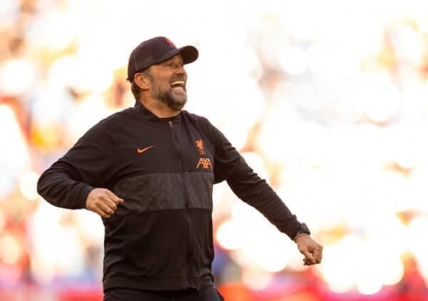 LONDON, ENGLAND - Saturday, April 16, 2022: Liverpool's manager Jürgen Klopp celebrates in front of the supporters after the FA Cup Semi-Final game between Manchester City FC and Liverpool FC at Wembley Stadium. Liverpool won 3-2. (Pic by David Rawcliffe/Propaganda)