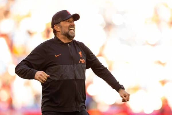 LONDON, ENGLAND - Saturday, April 16, 2022: Liverpool's manager Jürgen Klopp celebrates in front of the supporters after the FA Cup Semi-Final game between Manchester City FC and Liverpool FC at Wembley Stadium. Liverpool won 3-2. (Pic by David Rawcliffe/Propaganda)