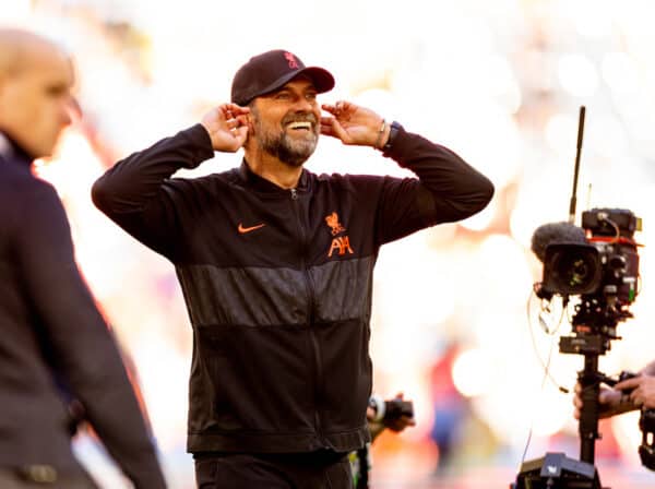 LONDON, ENGLAND - Saturday, April 16, 2022: Liverpool's manager Jürgen Klopp celebrates in front of the supporters after the FA Cup Semi-Final game between Manchester City FC and Liverpool FC at Wembley Stadium. Liverpool won 3-2. (Pic by David Rawcliffe/Propaganda)