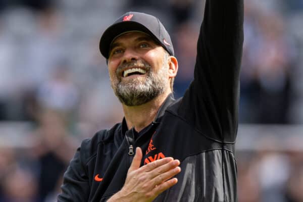 NEWCASTLE-UPON-TYNE, ENGLAND - Saturday, April 30, 2022: Liverpool's manager Jürgen Klopp celebrates after the FA Premier League match between Newcastle United FC and Liverpool FC at St James' Park. Liverpool won 1-0. (Pic by David Rawcliffe/Propaganda)