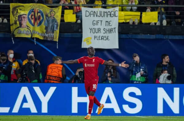 VILLARREAL, SPAIN - Tuesday, May 3, 2022: Liverpool's Sadio Mané celebrates after scoring his side's third goal to make the score 2-3 (2-5 on aggregate) during the UEFA Champions League Semi-Final 2nd Leg game between Villarreal CF and Liverpool FC at the Estadio de la Cerámica. (Pic by David Rawcliffe/Propaganda)