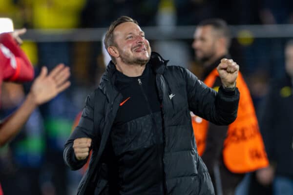 VILLARREAL, SPAIN - Tuesday, May 3, 2022: Liverpool's first-team development coach Pepijn Lijnders celebrates as his side reach the Final beating Villarreal during the UEFA Champions League Semi-Final 2nd Leg game between Villarreal CF and Liverpool FC at the Estadio de la Cerámica. Liverpool won 3-2 (5-2 on aggregate).(Pic by David Rawcliffe/Propaganda)