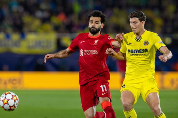 VILLARREAL, SPAIN - Tuesday, May 3, 2022: Liverpool's Mohamed Salah (L) and Villarreal's Pau Torres during the UEFA Champions League Semi-Final 2nd Leg game between Villarreal CF and Liverpool FC at the Estadio de la Cerámica. (Pic by David Rawcliffe/Propaganda)